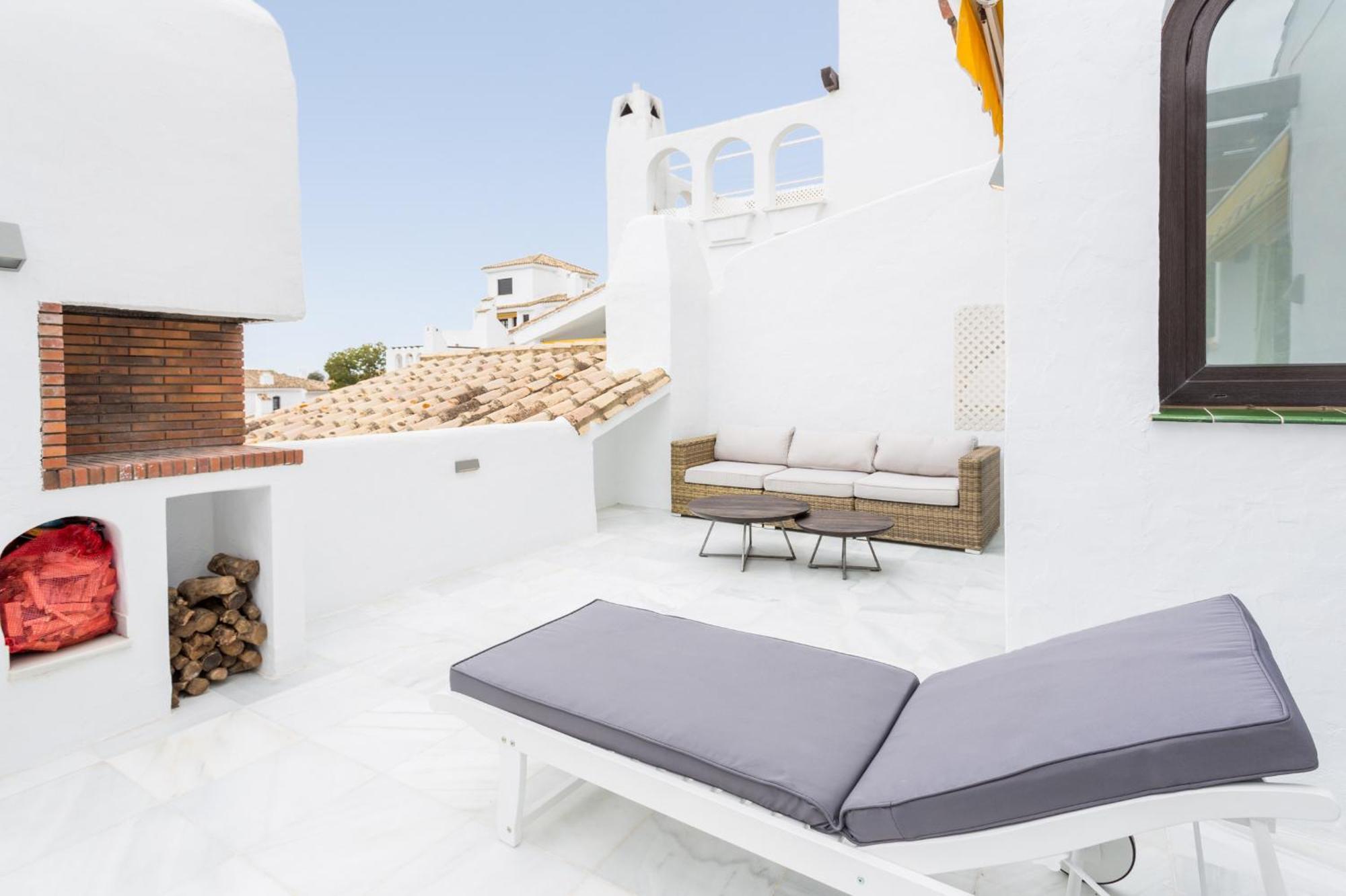 Aldea Blanca, Puerto Banus With Sea View Apartment