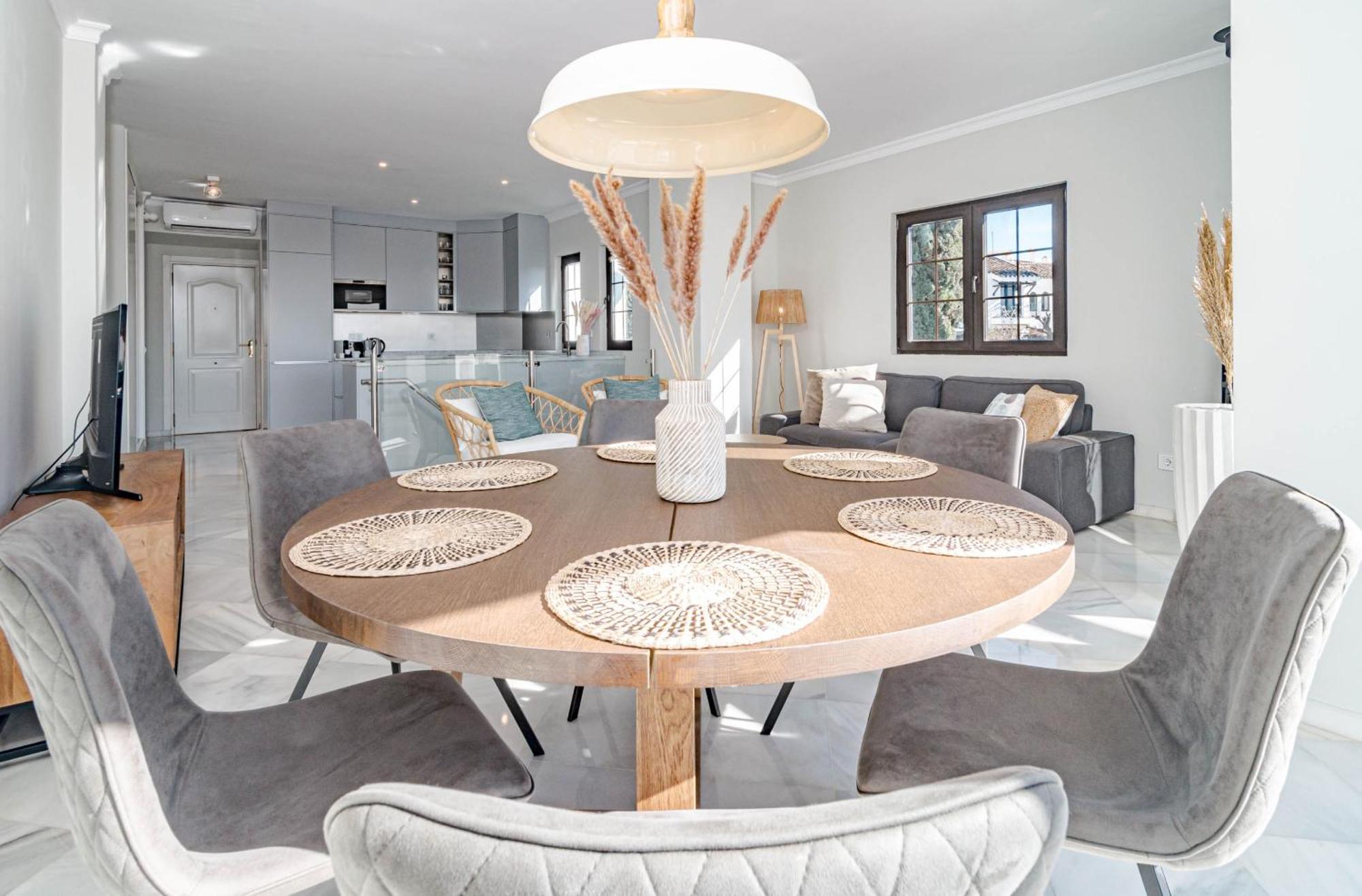 Aldea Blanca, Puerto Banus With Sea View Apartment